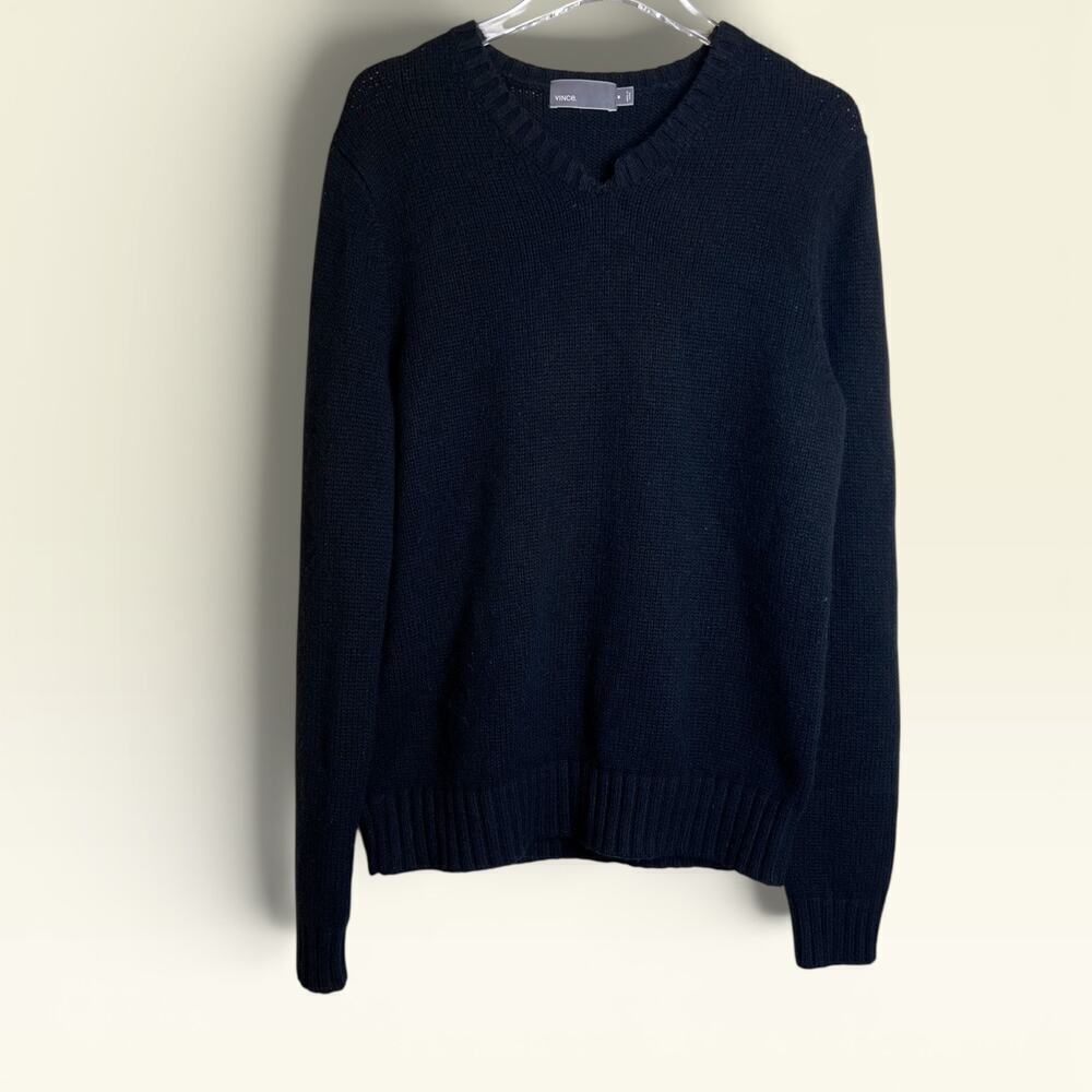 Vince. Yak and Wool Knit V-Neck Sweater in Black Men’s Medium